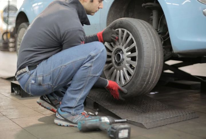 How To Change A Flat Tire 