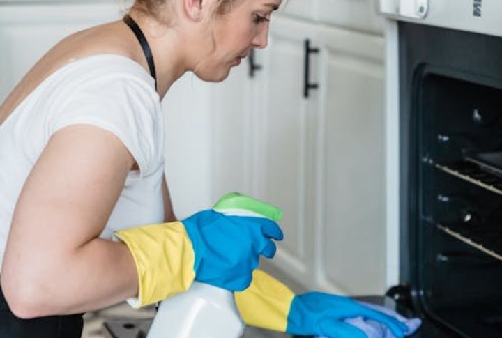How To Clean An Oven 