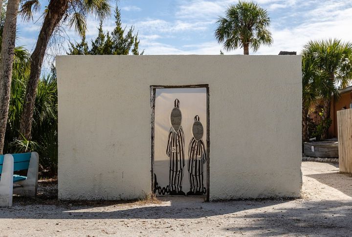 Eclectic Shopping And Art Culture